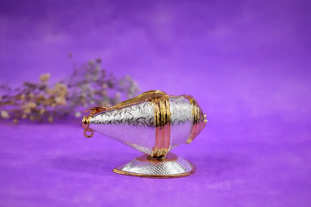 Divya Shankh - Gold Tinted Silver Decoartive Shankh