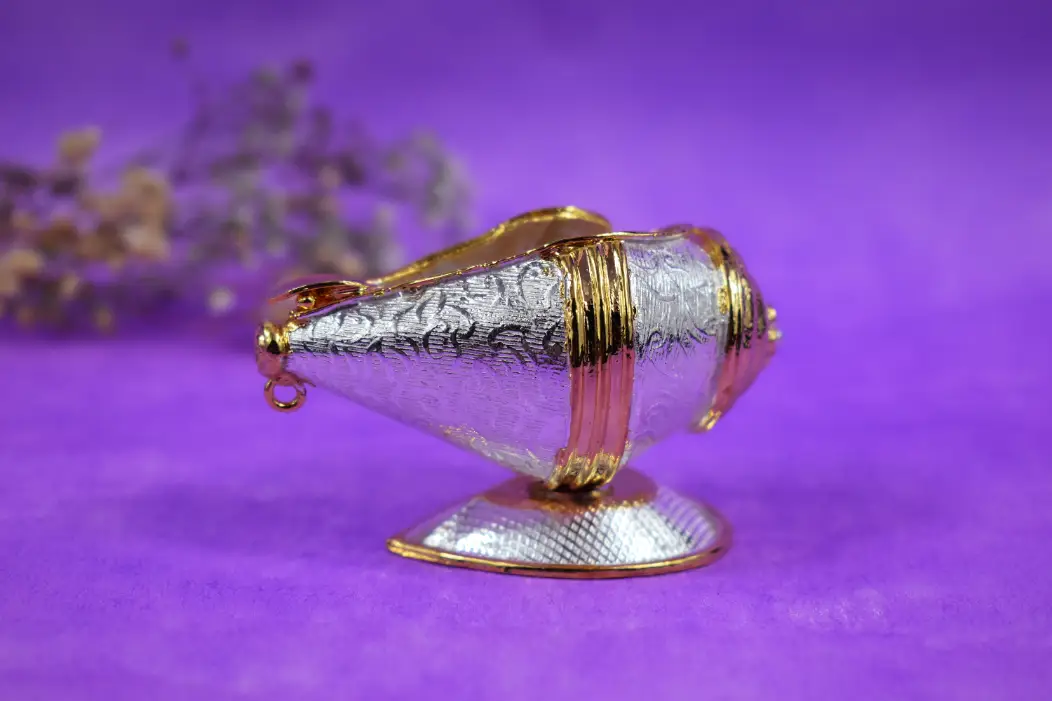 Divya Shankh - Gold Tinted Silver Decoartive Shankh