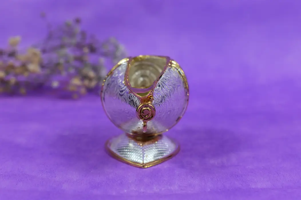 Divya Shankh - Gold Tinted Silver Decoartive Shankh