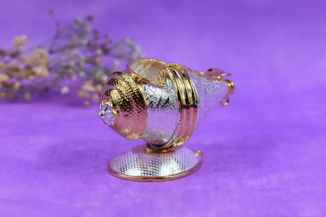 Divya Shankh - Gold Tinted Silver Decoartive Shankh